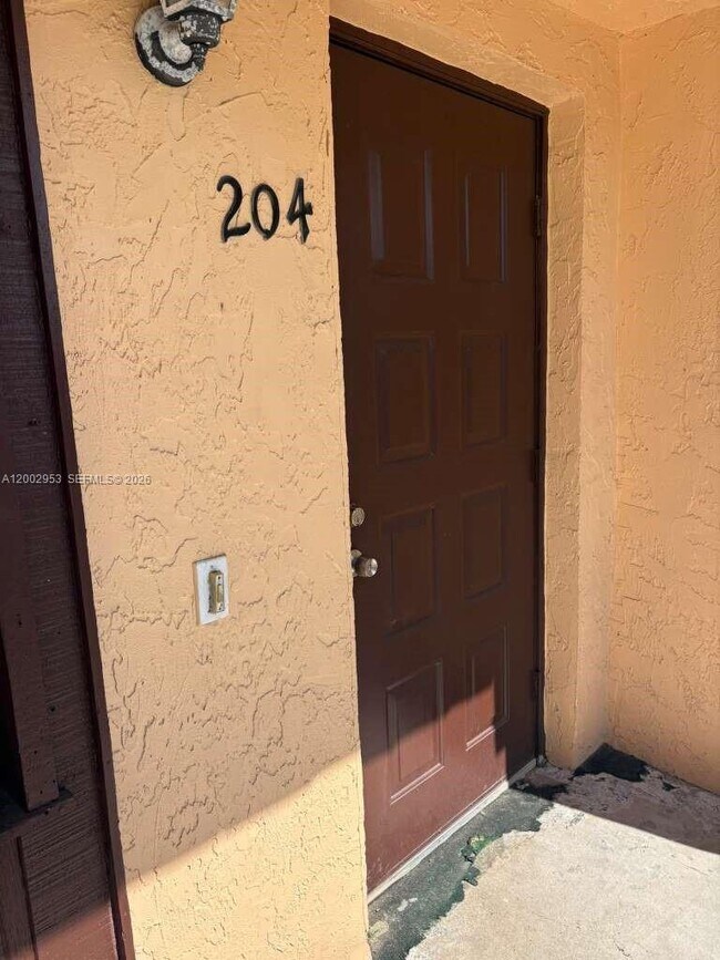 5937 Forest Hill Blvd Unidad 204