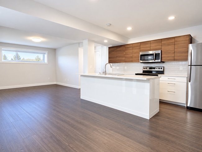 3810 25 Av NW