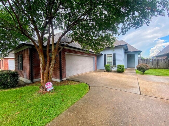 Family Home in Lafitte Landing – Fenced Ya... - Family Home in Lafitte Landing – Fenced Ya...