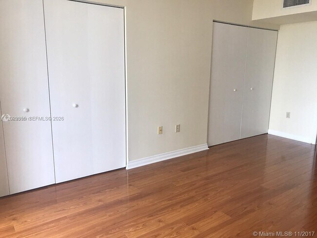 Photo - 540 Brickell Key Dr Unit 1122