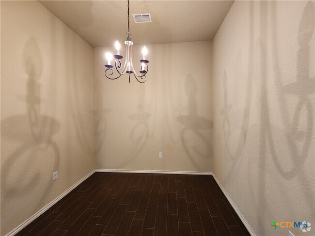 Building Photo - 720 Creekside Cir Rental
