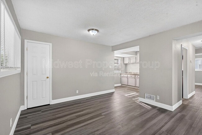 Building Photo - 273 Roderick Dr