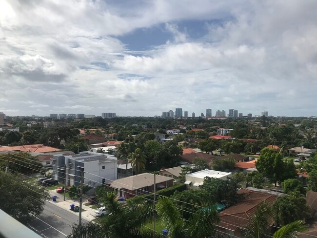 Building Photo - 3500 Coral Way Unit 811 Rental