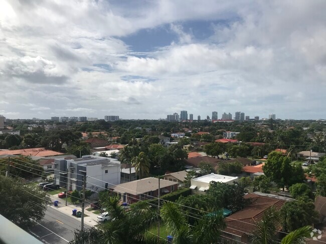 Building Photo - 3500 Coral Way Unit 811 Rental