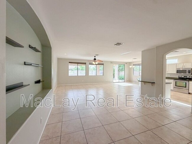 Photo - 203 W Cedar Dr