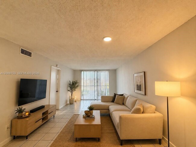 Photo - 8750 N Sherman Cir Unidad 505