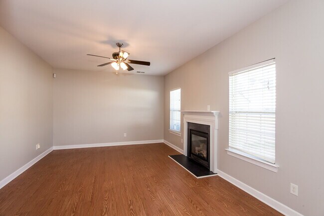 Photo - 2870 Island Point Dr NW