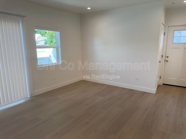 Photo - 19229 Friar St