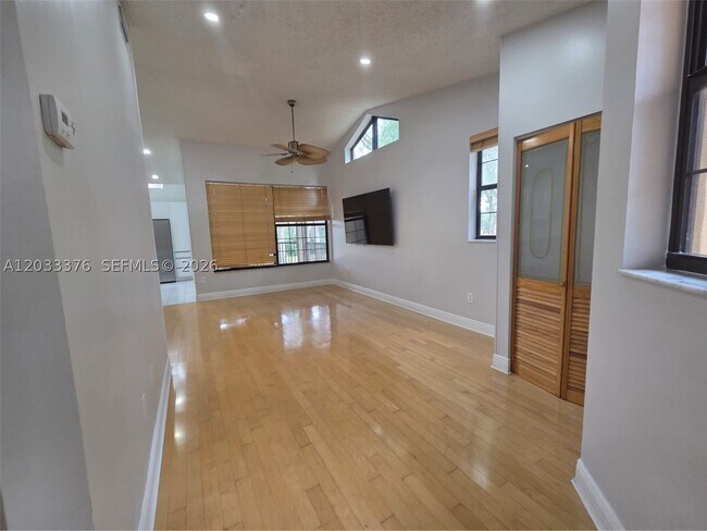 Photo - 15505 N Miami Lakeway Unit 205-6