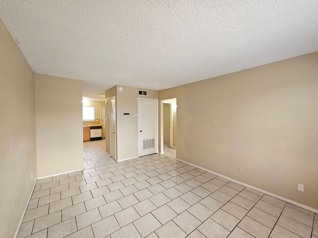 Photo - RENT SPECIAL - AVAILABLE NOW! Unit 1305 Quail Circle - B