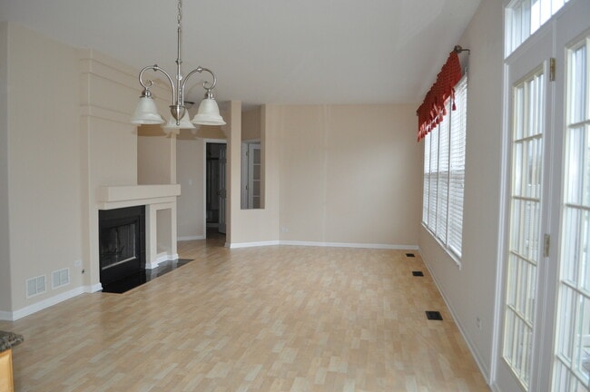 Photo - 452 Amherst St