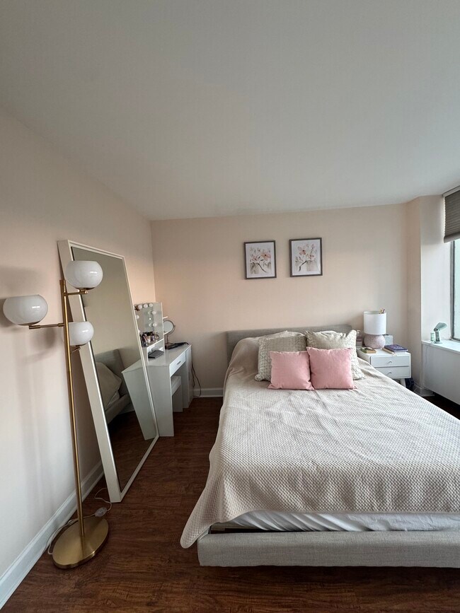 Photo - 1455 N Sandburg Ter Unit 1207