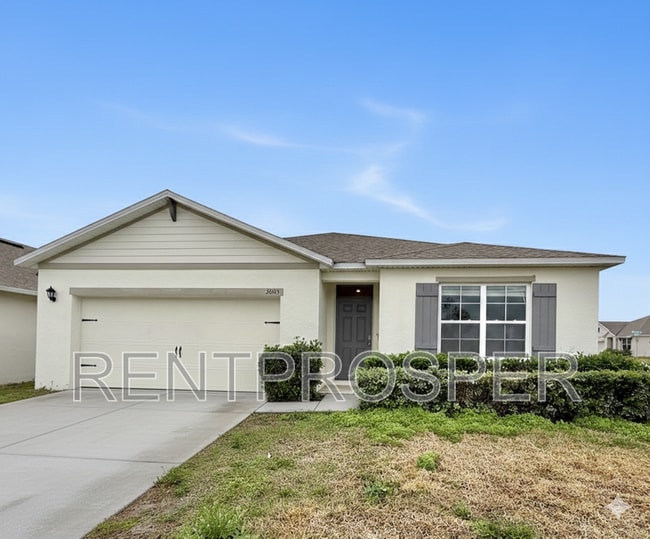 Building Photo - 3005 Country Club Cir