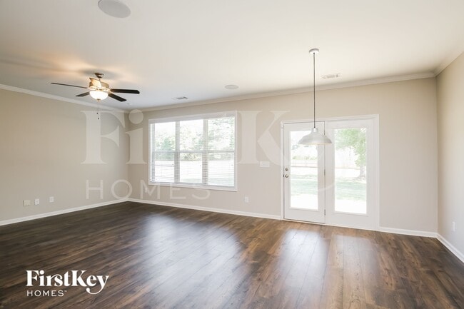 Photo - 122 Candler Park Dr