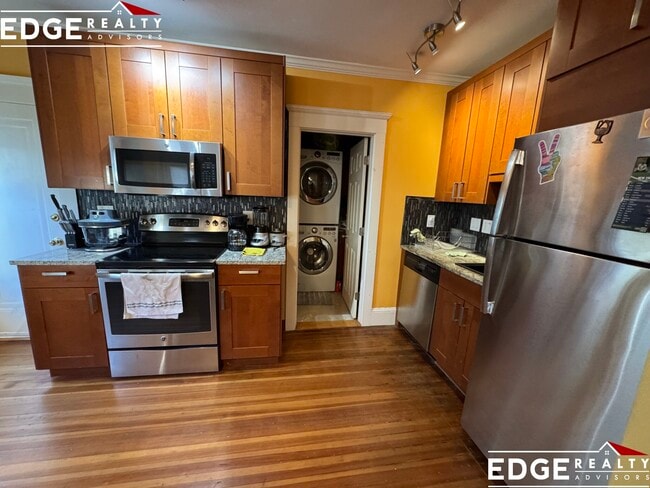 Building Photo - 136 Summer St Unit 2