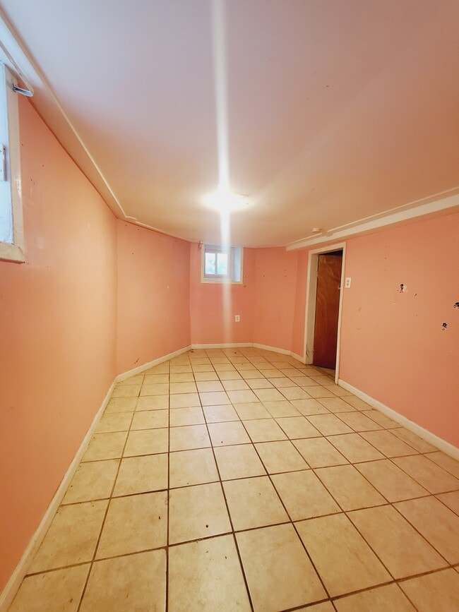 95 Warner Ave Unit Basement