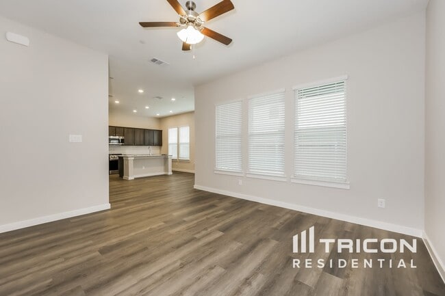 Photo - 1106 Fallgate Dr
