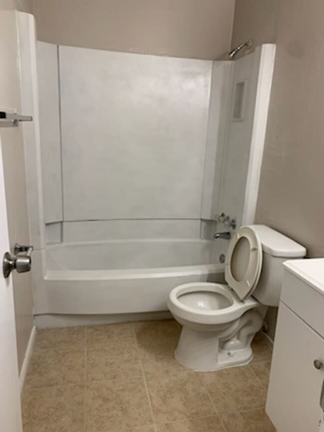 Photo - *HUD ACCEPTED* 2/1 Downstairs Fourplex with Water Included