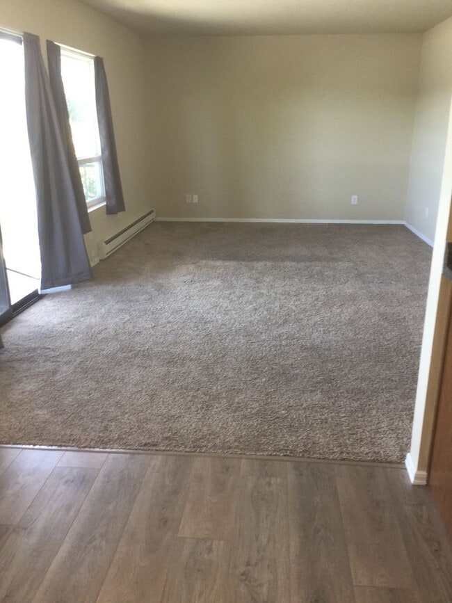 Photo - 924 Shorewood Dr