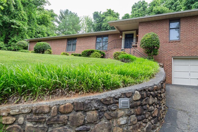 Photo - New Listing!