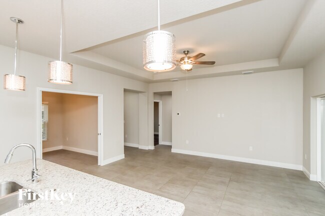 Photo - 926 Braganza Ave SE