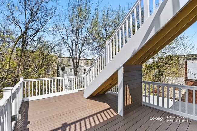 Photo - 1032 W Franklin St