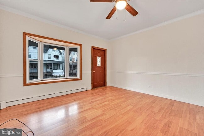 Photo - 523 W Oak St