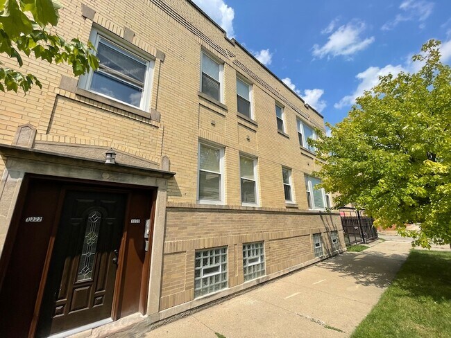 1320 W 57th St Unit 1