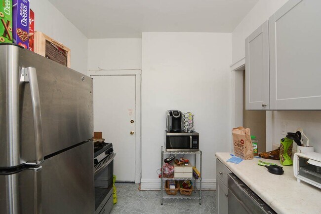 Photo - 4400 N Racine Ave Unidad 4