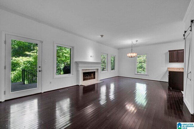 Photo - 25 The Falls Dr