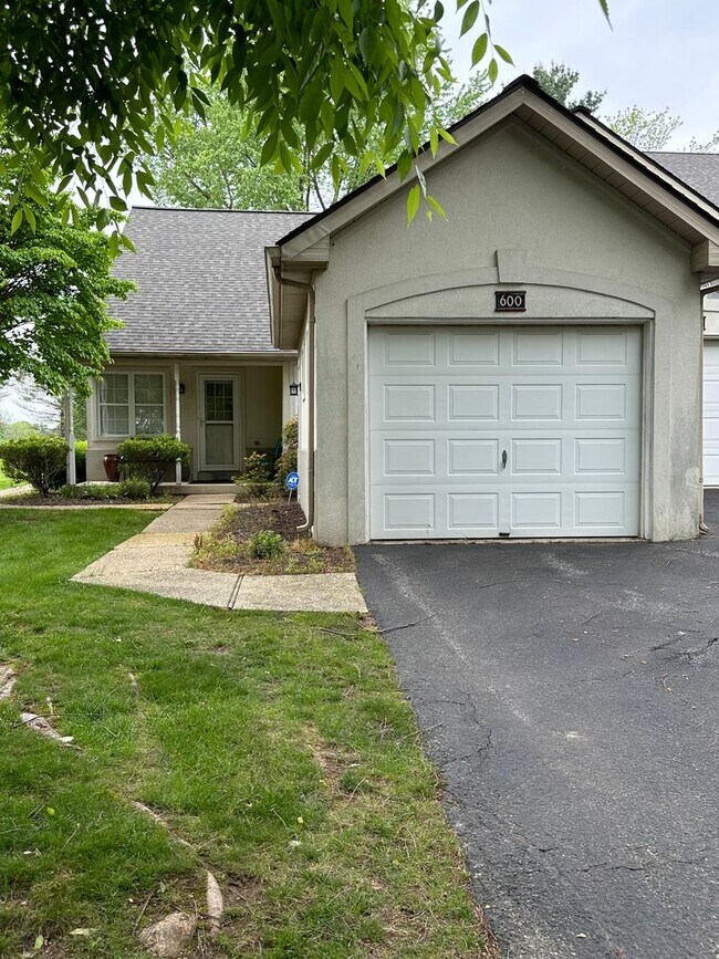 Cozy Crossgates 2 BR/2 Bath End of Row Condo - Cozy Crossgates 2 BR/2 Bath End of Row Condo