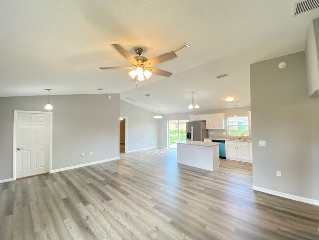 Photo - Desirable SW Ocala Neighborhood 3/2/2 **WON'T LAST**