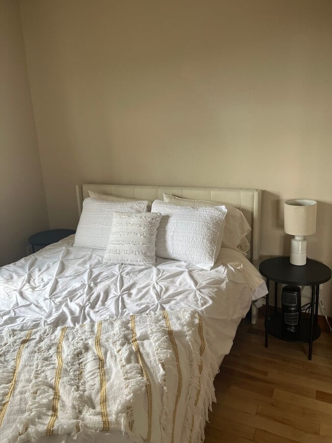 Photo - Elegant All Inclusive Fully Furnished Studio On Top Floor