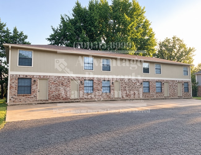 Building Photo - 602 4th Ave