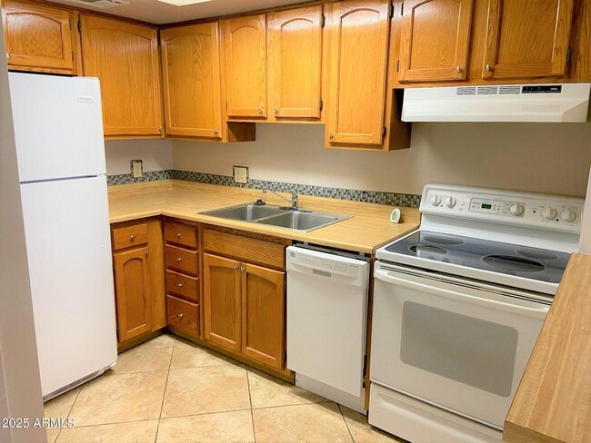 Photo - 700 W University Dr Unit 111