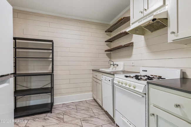 Photo - 421 E Main St