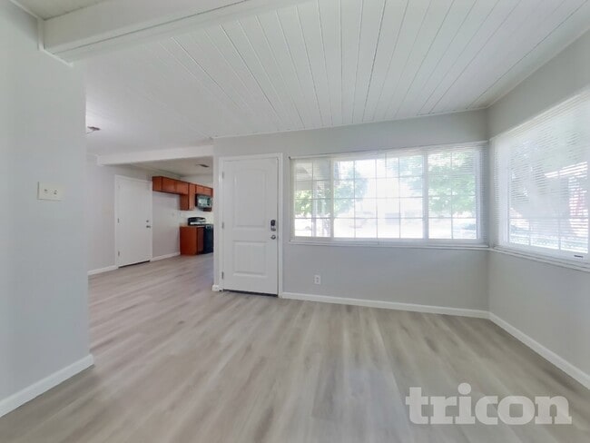 Photo - 1475 Knights Row