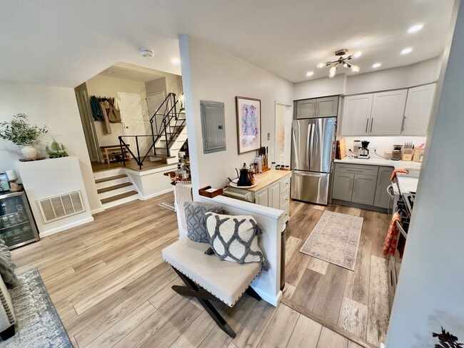 Photo - 361 Claremont Ave Unidad 16