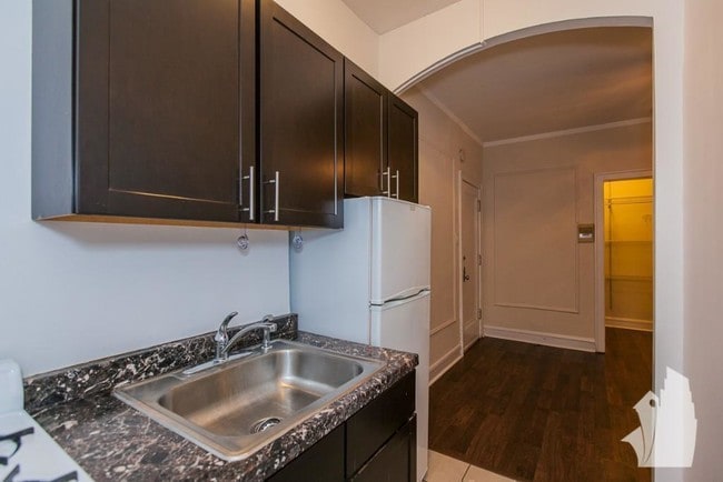 Photo - 2827 N Burling St