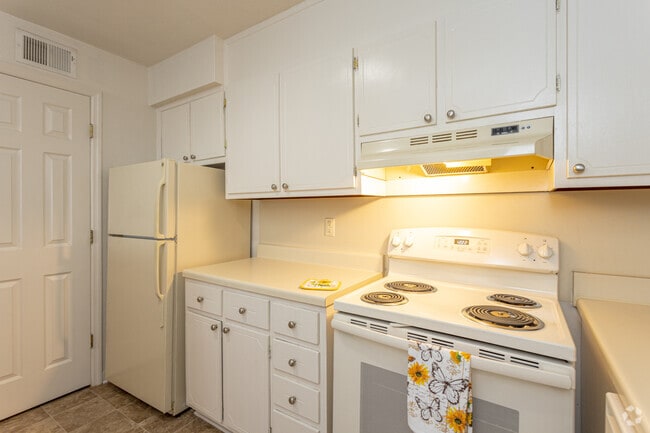 1BR, 1BA - 600SF - Terrace Apartments