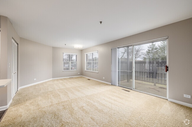 1BR, 1BA - 753SF - Living Room