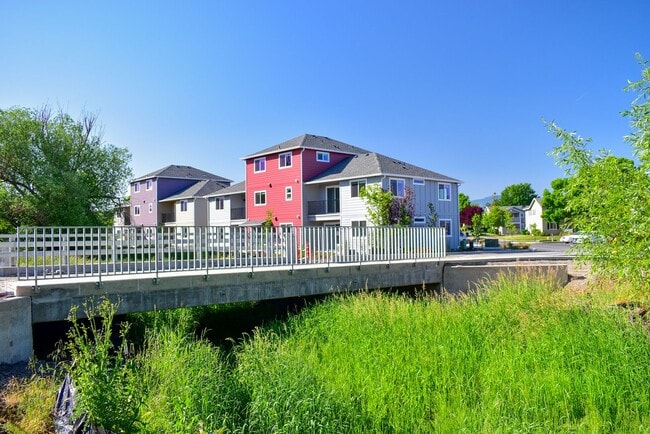 Building Photo - 1995 Sky Park Dr Unit 1995 Sky Park Dr #5