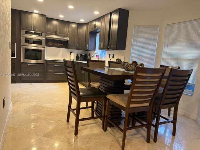 Photo - 233 E Forest Oak Cir