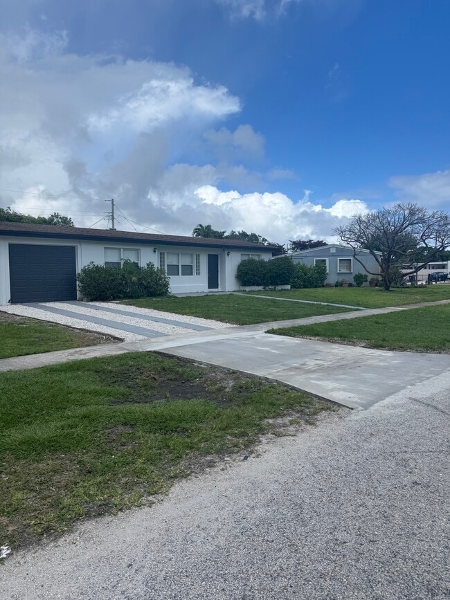 Building Photo - 3829 Ocala Rd