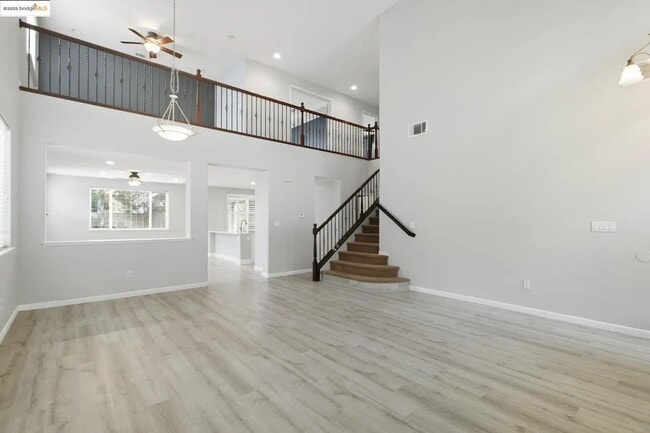 Photo - 145 Warhol Way