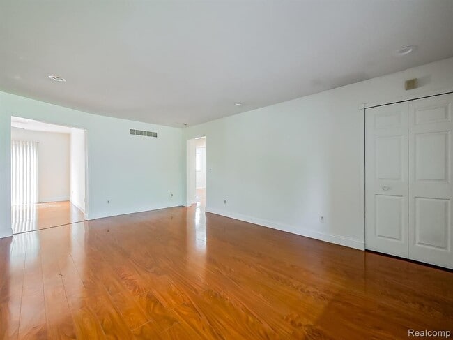 Photo - 21705 Hancock St