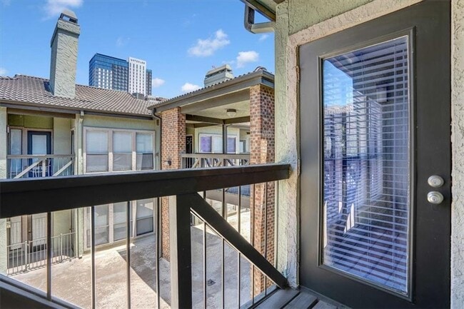 Photo - 807 W 25th St Unit 211