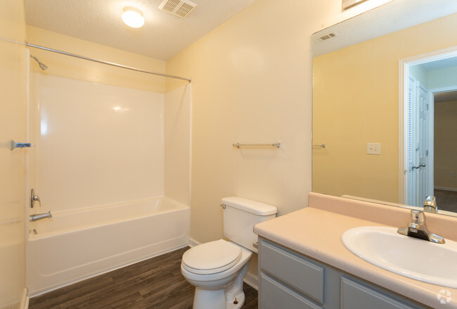 2BR, 2BA -1100 SF - Chase Park Apartments