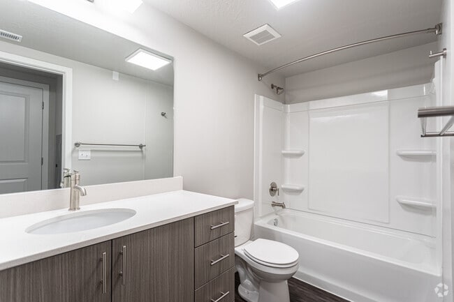 2BR, 1BA - 927 SF