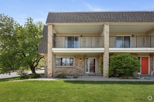 Building Photo - Southgelnn Townhome - 3 Bedrooms - 3 Bathr...